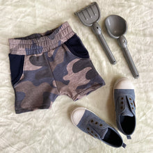 Load image into Gallery viewer, Jogger Shorts - Sand Camo
