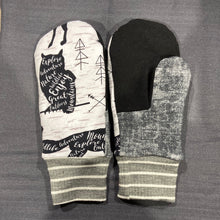 Load image into Gallery viewer, Children’s mittens
